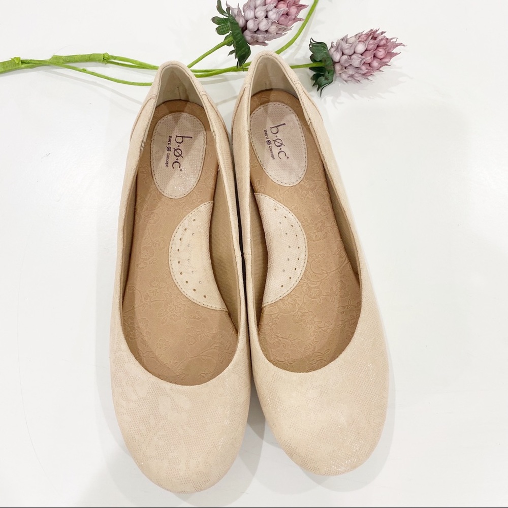 BORN Cream Leather Ballet Flats w/Floral Embossed Design Size 10 NWOT